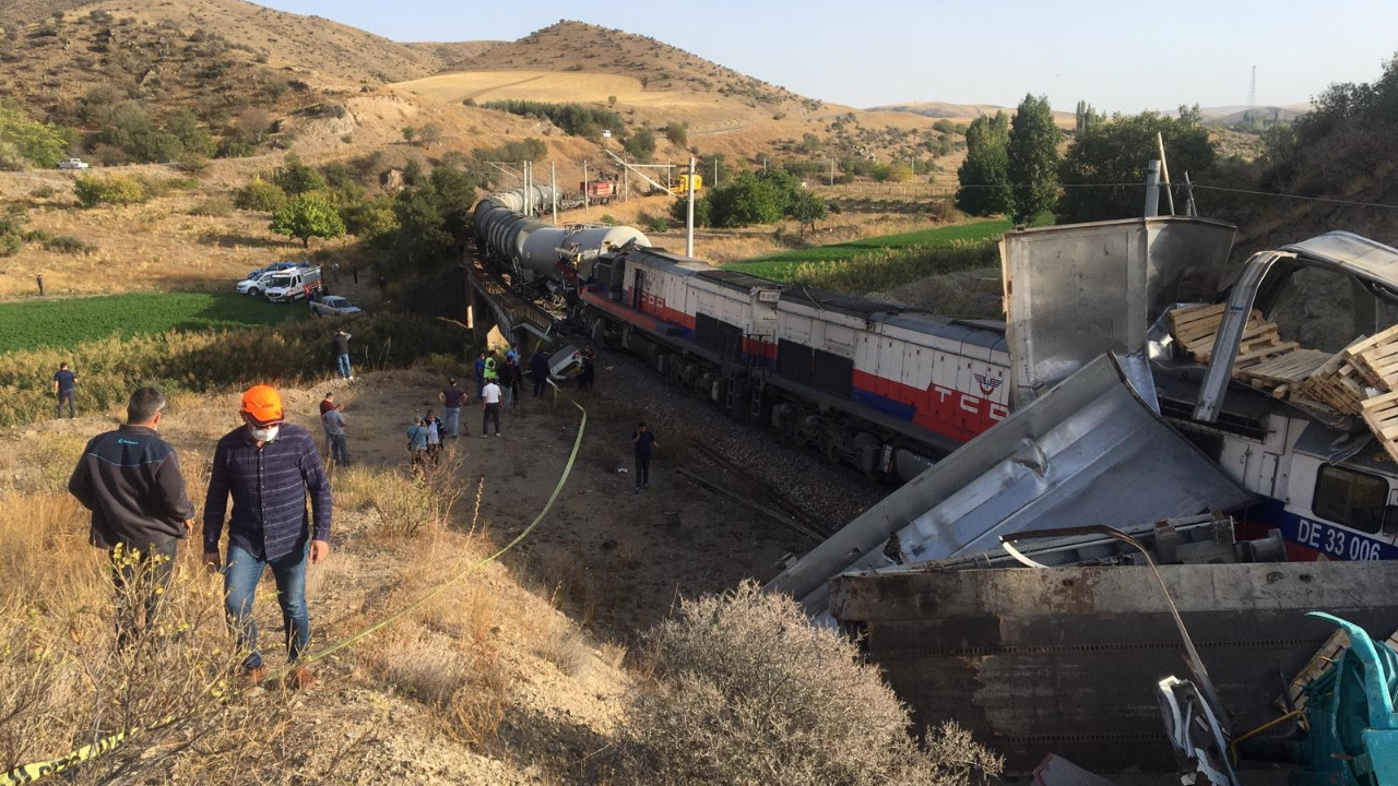 Yozgat'ta iki tren çarpıştı