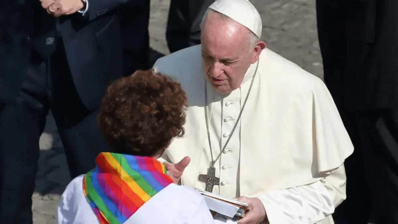 Papa eşcinsel evlilikleri onayladı