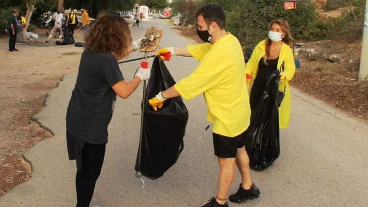 Sertab Erener ve Yonca Evcimik, Bodrum'da çöp topladı! - Sayfa 3