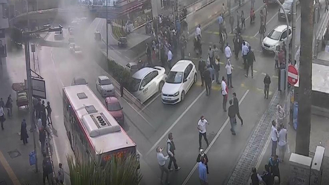 İzmir depreminde yaşanan panik anları mobese kameralarınca saniye saniye kaydedildi!