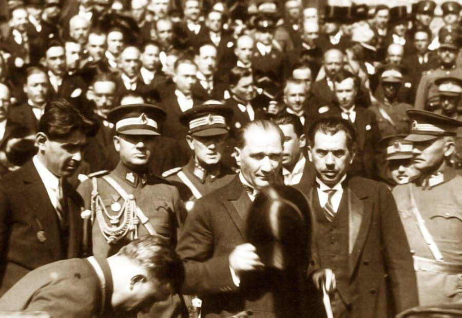 Atatürk'ün gözü neden şaşı? Atatürk'ün sol gözündeki sır ne? - Sayfa 2