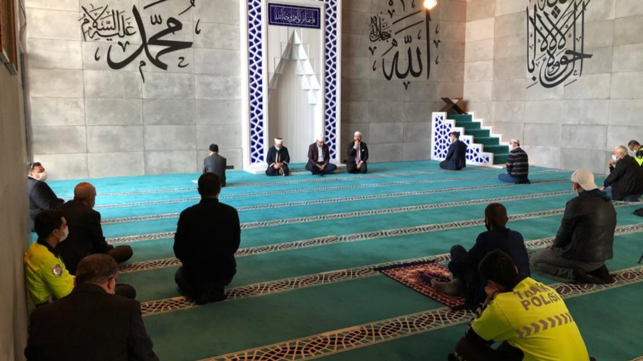 Şüheda Camii’nde şehitler için hatim programı yapıldı