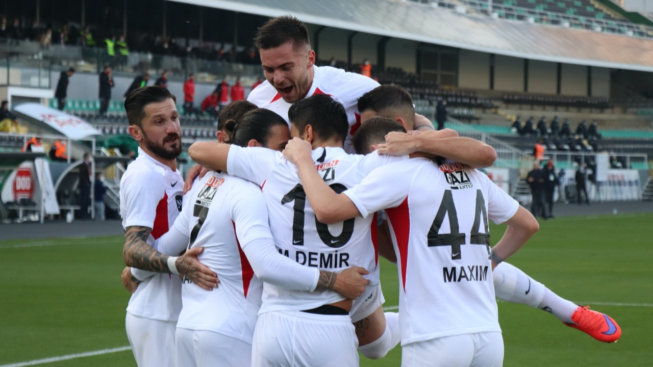 Kenan Özer Gaziantep FK'yı Denizli'de galibiyete taşıdı