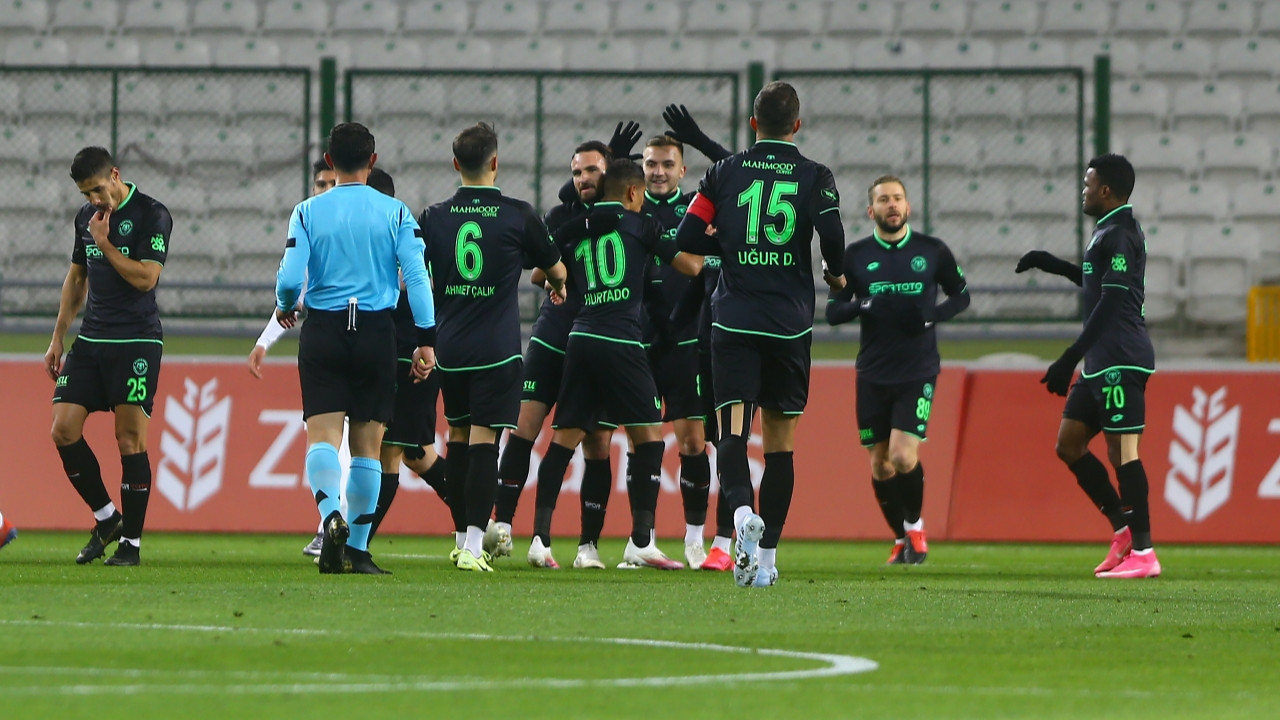 Konyaspor TFF 2. Lig'in yenilgisiz ekibi Manisa FK'ya gol yağdırdı