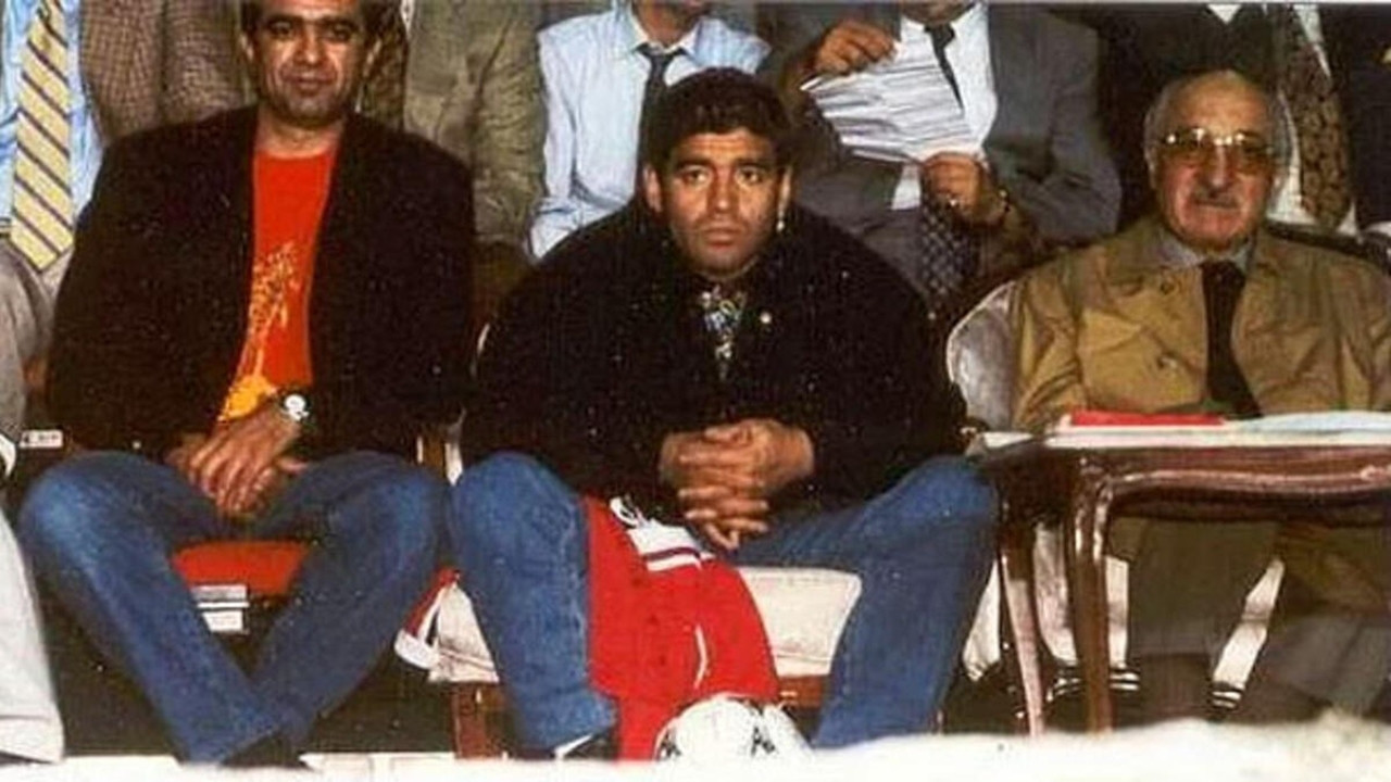 Bosna Hersek gazetesi Maradona'nın bu fotoğrafını kullandı