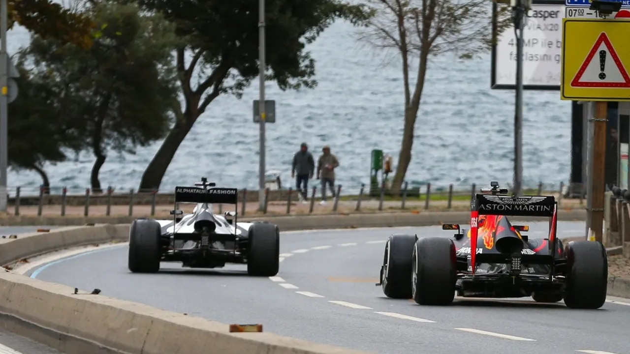 Dünya, Formula 1 İstanbul tanıtım filmini izliyor