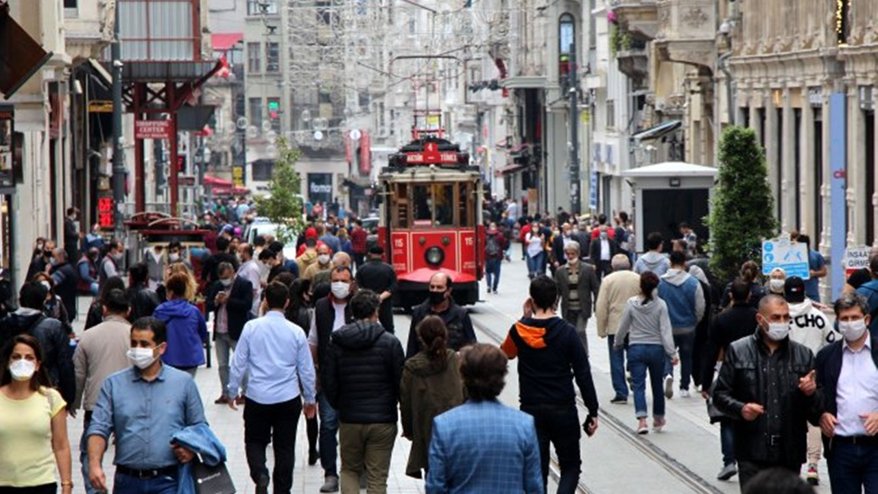 İstiklal Caddesi'nde soldan yürümek yasaklandı