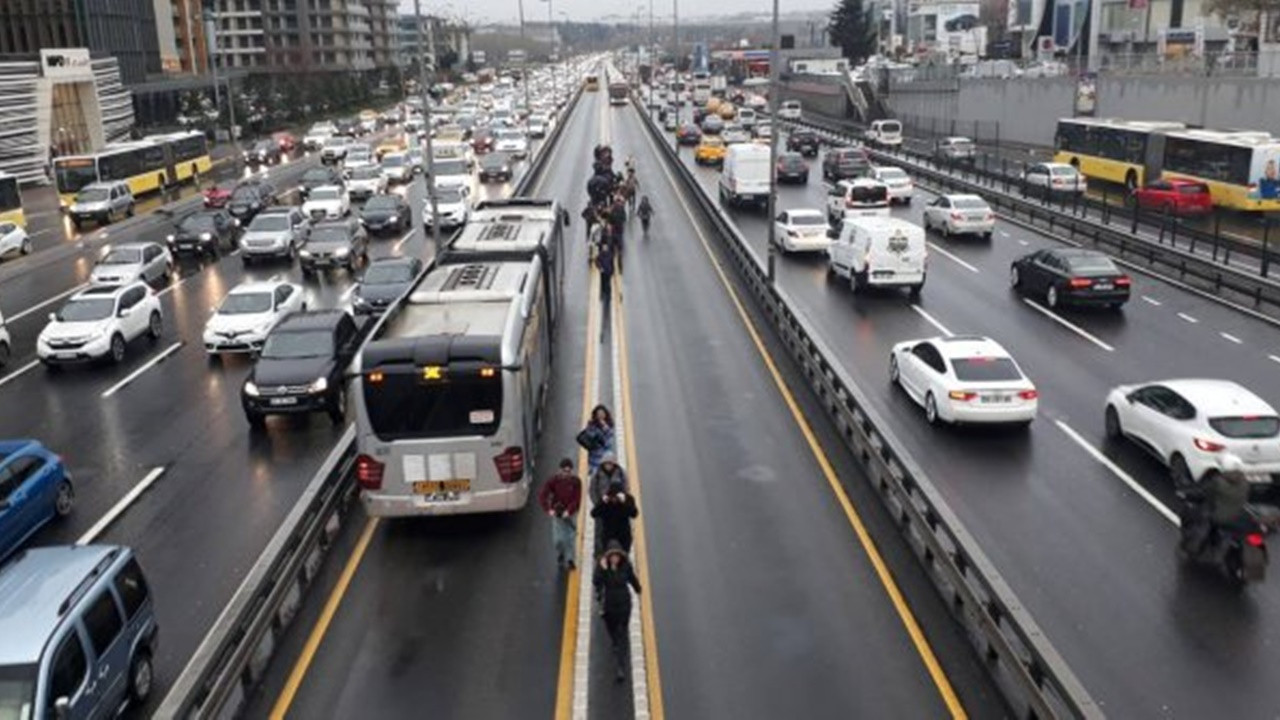 Kısaltılmış mesai ilk etkisini İstanbul trafiğinde gösterdi