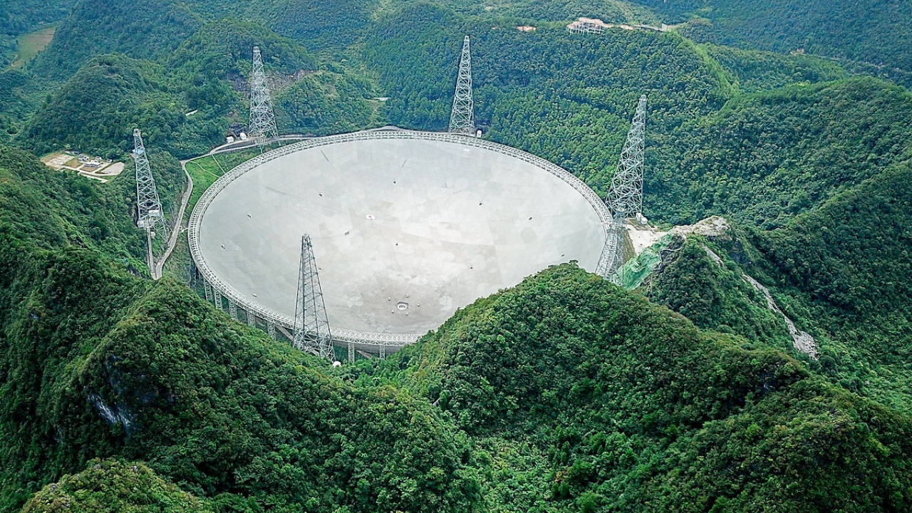 Dünyanın en büyük teleskobu Arecibo çöktü