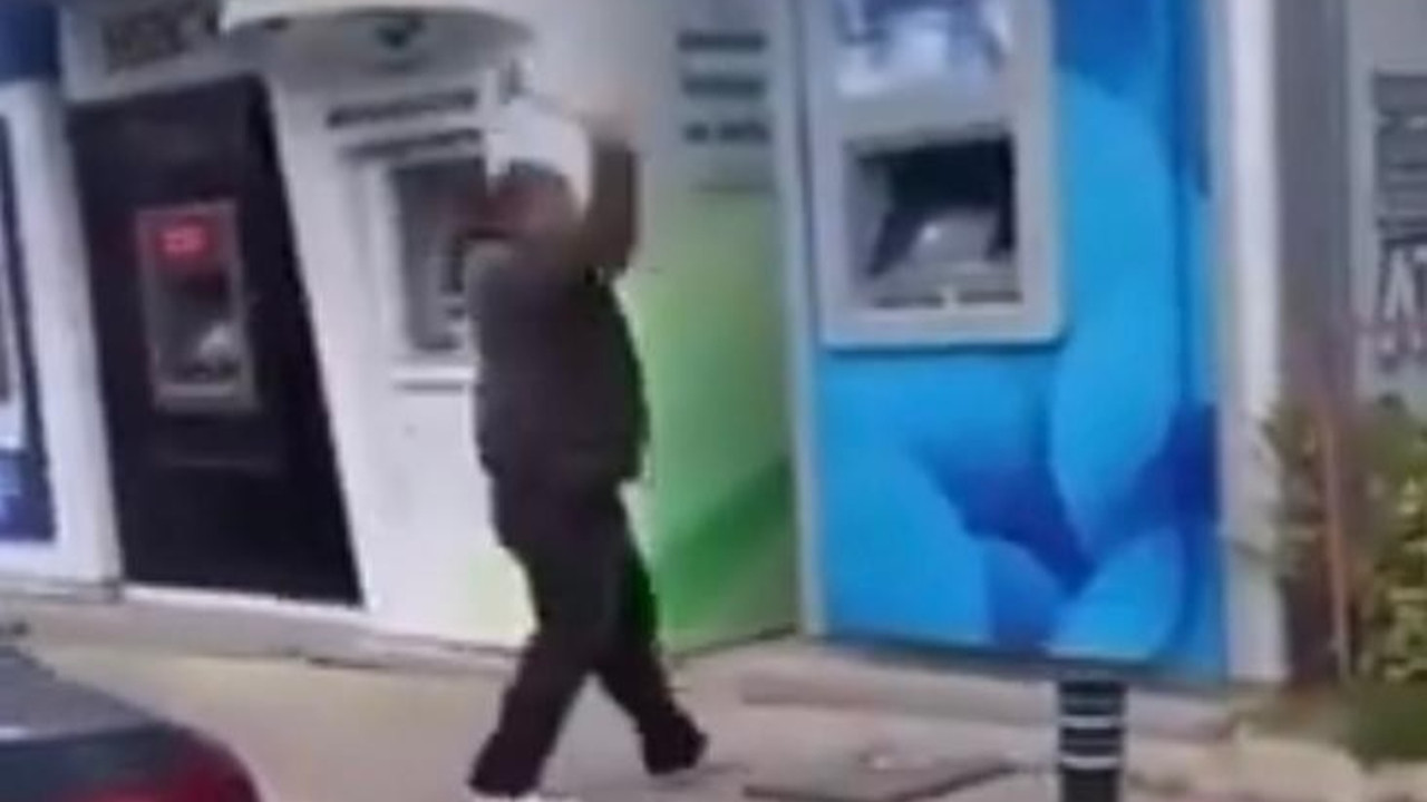 Beykoz'da ATM'lere saldırı! Çekiçle tek tek kırdı