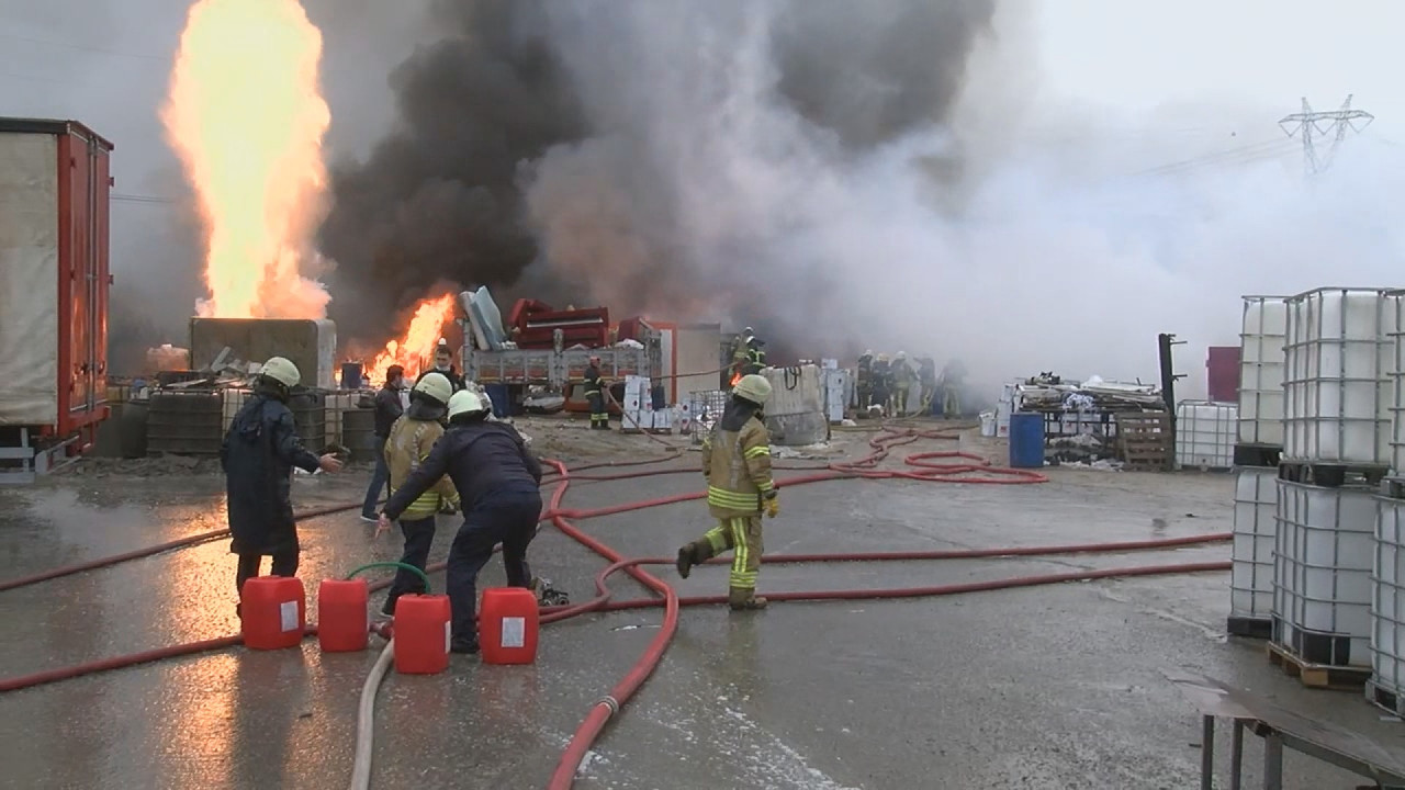 Tuzla'da fabrika bahçesinde yangın