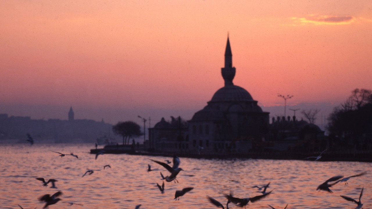 Prof. Dr. Erhan Afyoncu: İstanbul'un en güzel camiine kıymayın