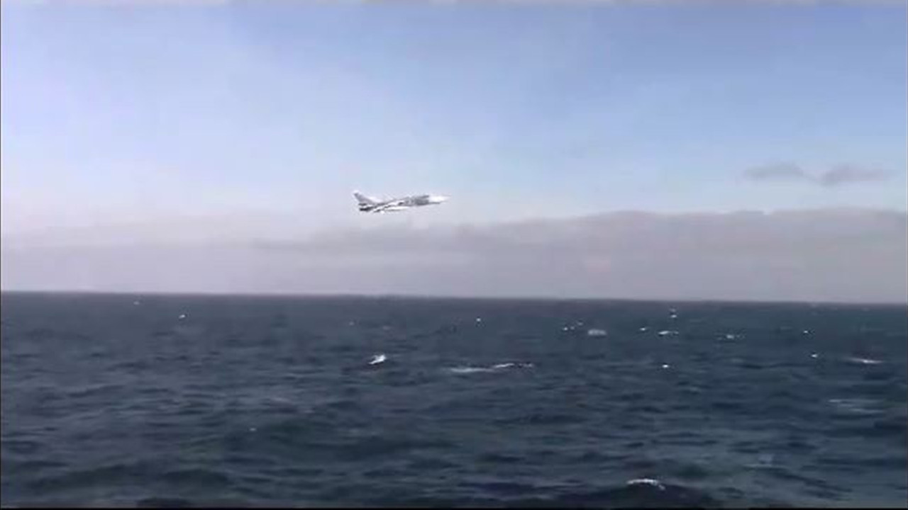 Rus savaş uçağı, ABD savaş gemisi yakınında alçak uçuş yaptı