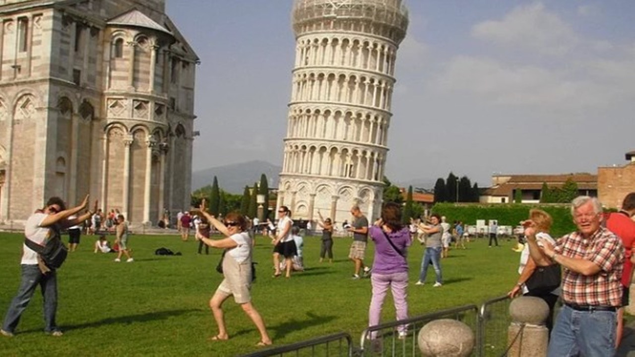 Pisa (Pizza) Kulesi neden yamuk? Mucizeler şehri Pisa'nın Kulesi neden eğri?