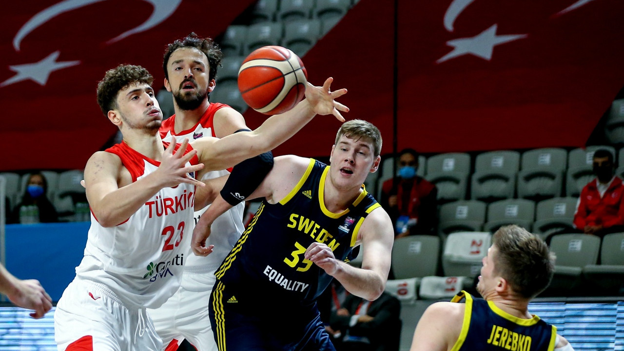 12 Dev Adam EuroBasket 2022 yolunda İsveç engelini geçti