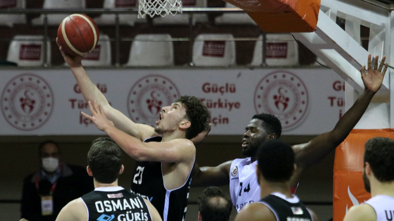 Beşiktaş Icrypex deplasmanda Empera Halı Gaziantep Basketbol'u 7 sayıyla geçti