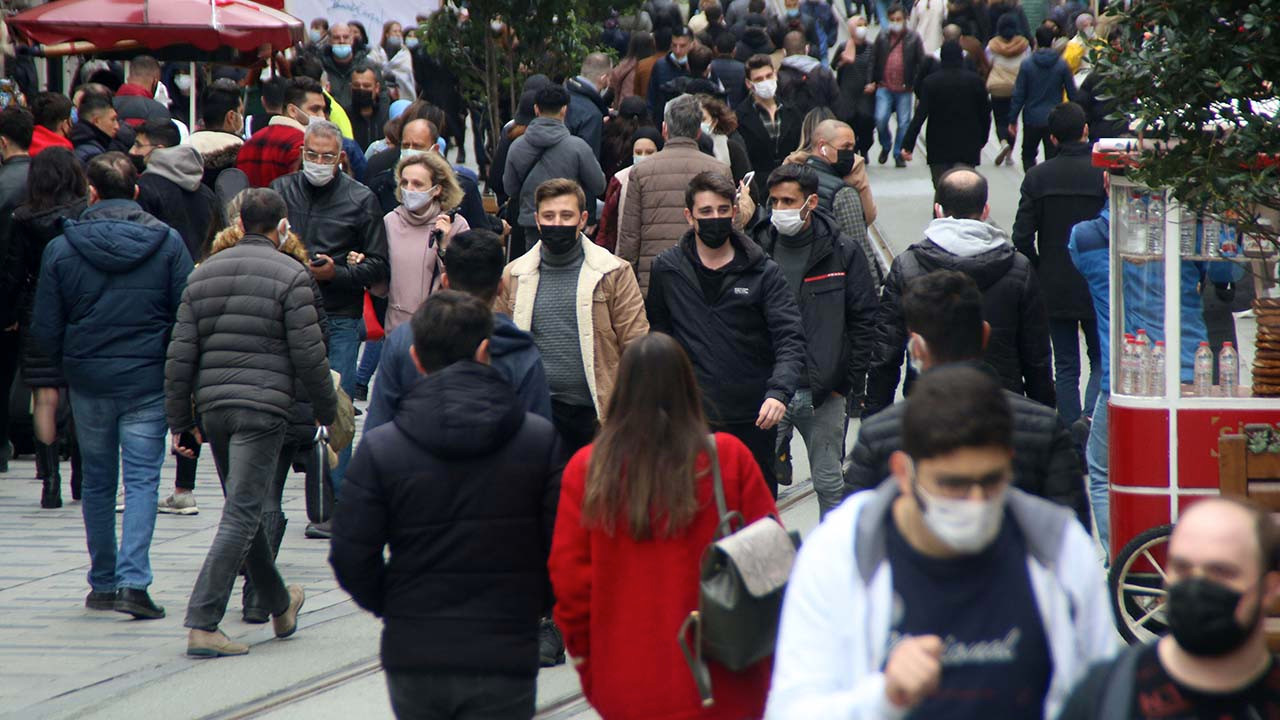 İstanbul sokakları tıklım tıklım doldu