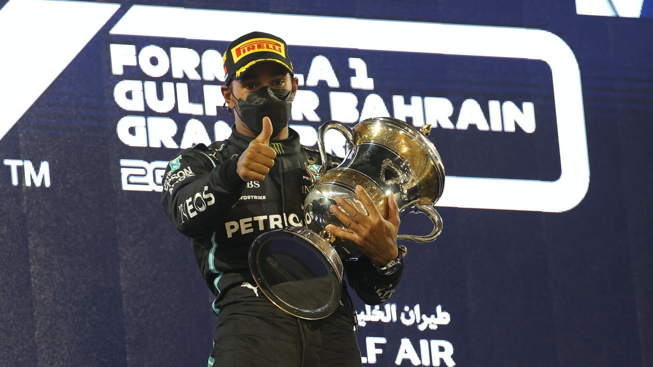 Bahreyn'de zafere ulaşan Lewis Hamilton kaldığı yerden devam