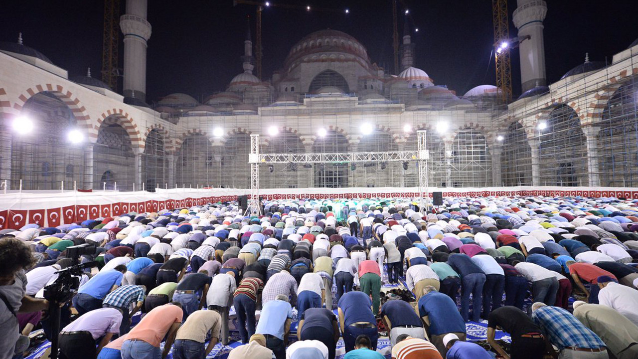 Ramazan'da teravih namazı kılınacak mı? 2021 Ramazan'da camiler açık mı, kapalı mı?