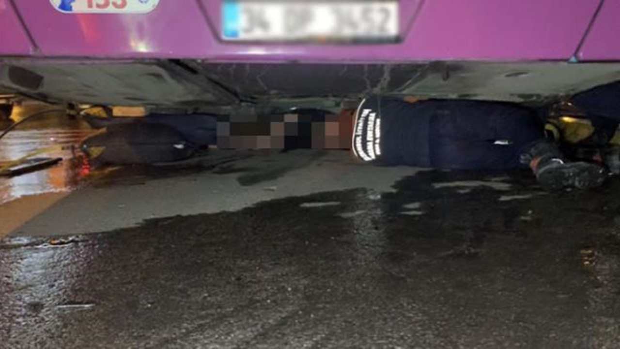 Otomobilin çarpmasıyla otobüsün altına giren kadın feci şekilde can verdi