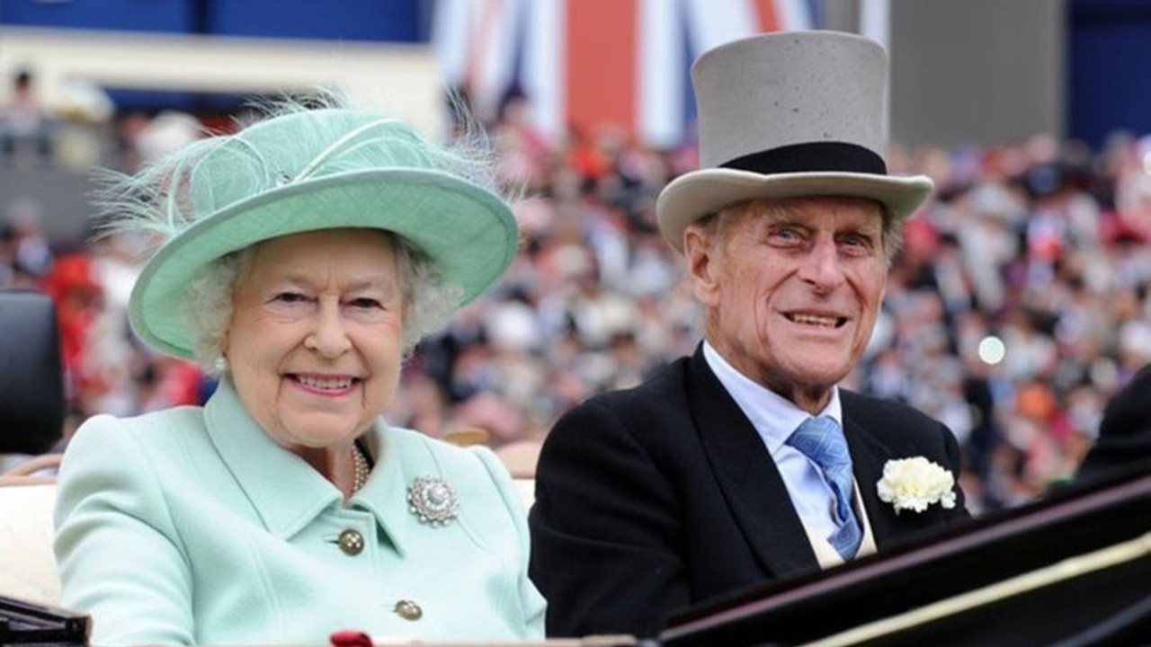 Kraliçe Elizabeth'in eşi Prens Philip hayatını kaybetti