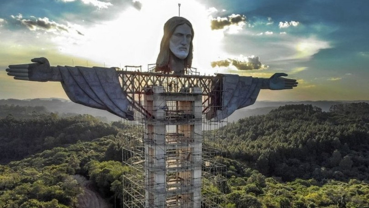 Brezilya 'Kurtarıcı İsa' heykelinin yenisini yapıyor