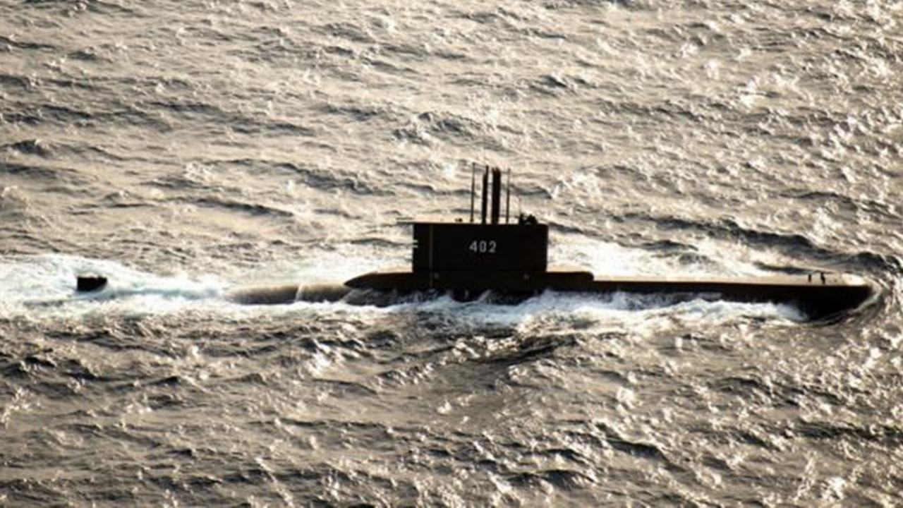 Endonezya donanmasına ait denizaltı kayboldu
