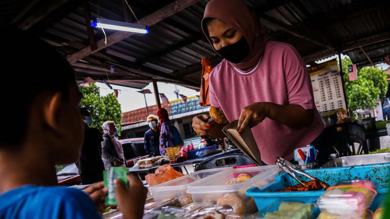 Malezya'daki geleneksel ramazan pazarları,  sokaklara renk katıyor