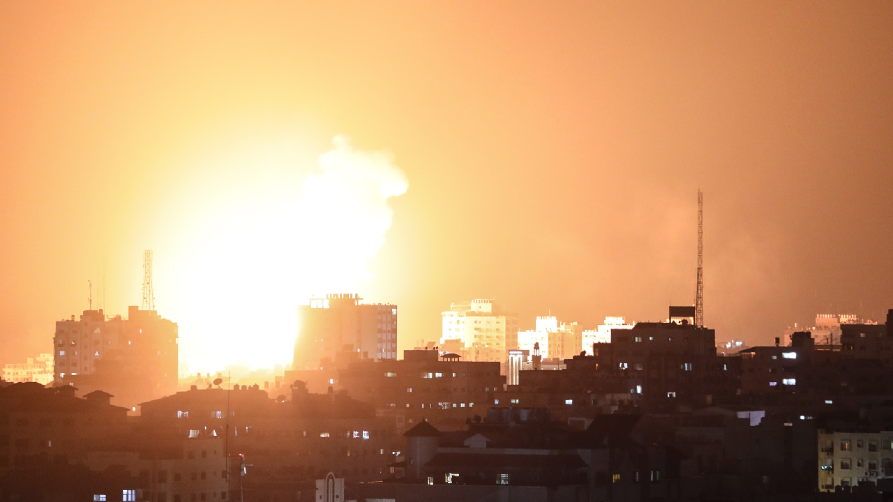 İsrail, Gazze'ye bir kez daha bomba yağdırdı