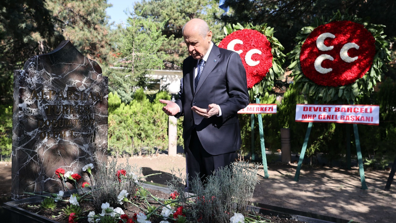 Bahçeli, Alparslan Türkeş'in mezarını ziyaret etti