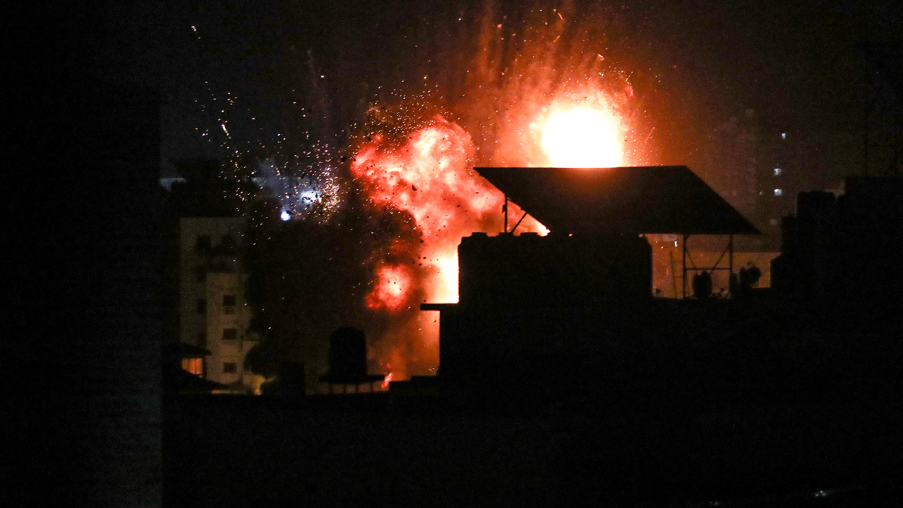 İsrail, siviller uyurken bombaladı