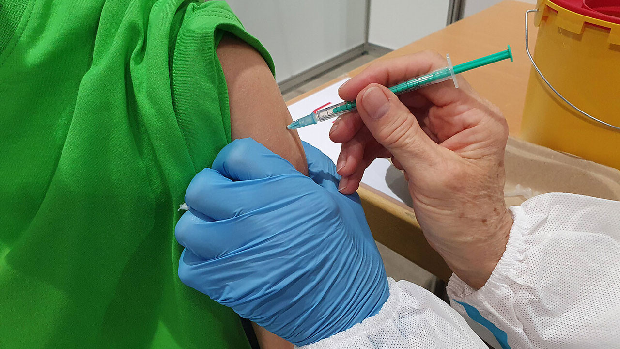 12-15 yaş grubuna aşı yapılmasına Avrupa'dan onay çıktı
