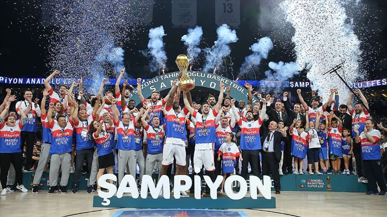 Basketbolda şampiyon Anadolu Efes oldu!