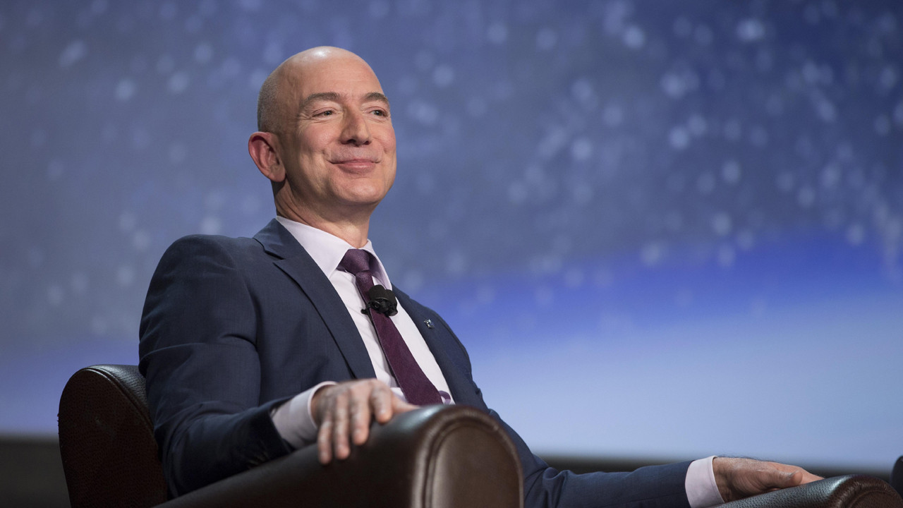 Amazon'un kurucusu Jeff Bezos'un yanındaki koltuk, rekor fiyata alıcı buldu