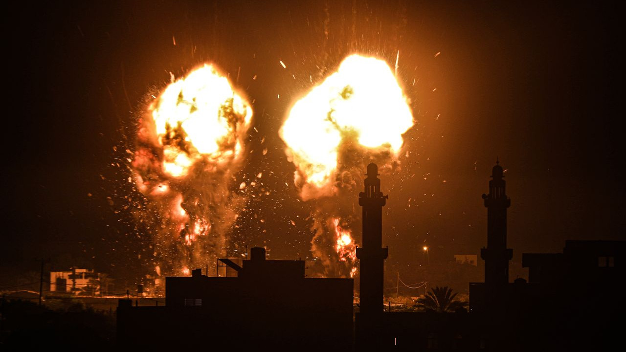 Netanyahu gitti, Bennett geldi: İsrail, Gazze Şeridi'ni yine bombaladı!