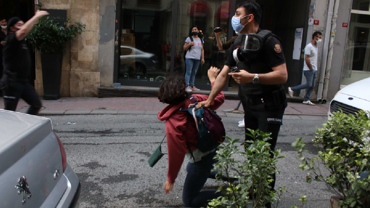 İzmir HDP'ye yapılan saldırının protestosunda arbede yaşandı