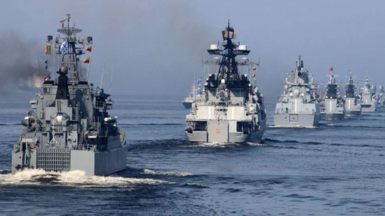 Karadeniz'de flaş gelişme: Rus savaş gemisi İngiliz savaş gemisine ateş açtı