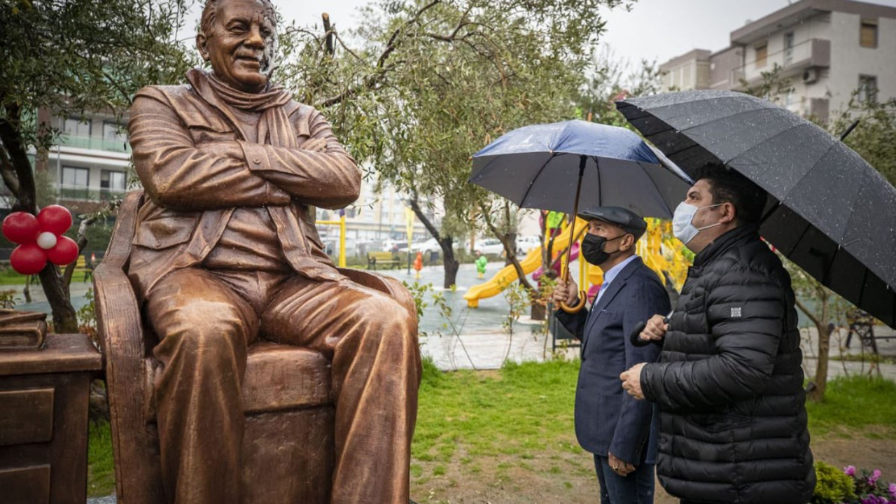 İzmir Büyükşehir Belediyesi 171 bin liraya heykel saydırtacak