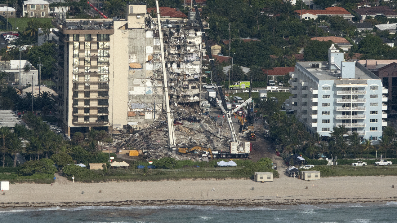 Miami’de çöken binada ölü sayısı 9'a çıktı, 156 kişi kayıp