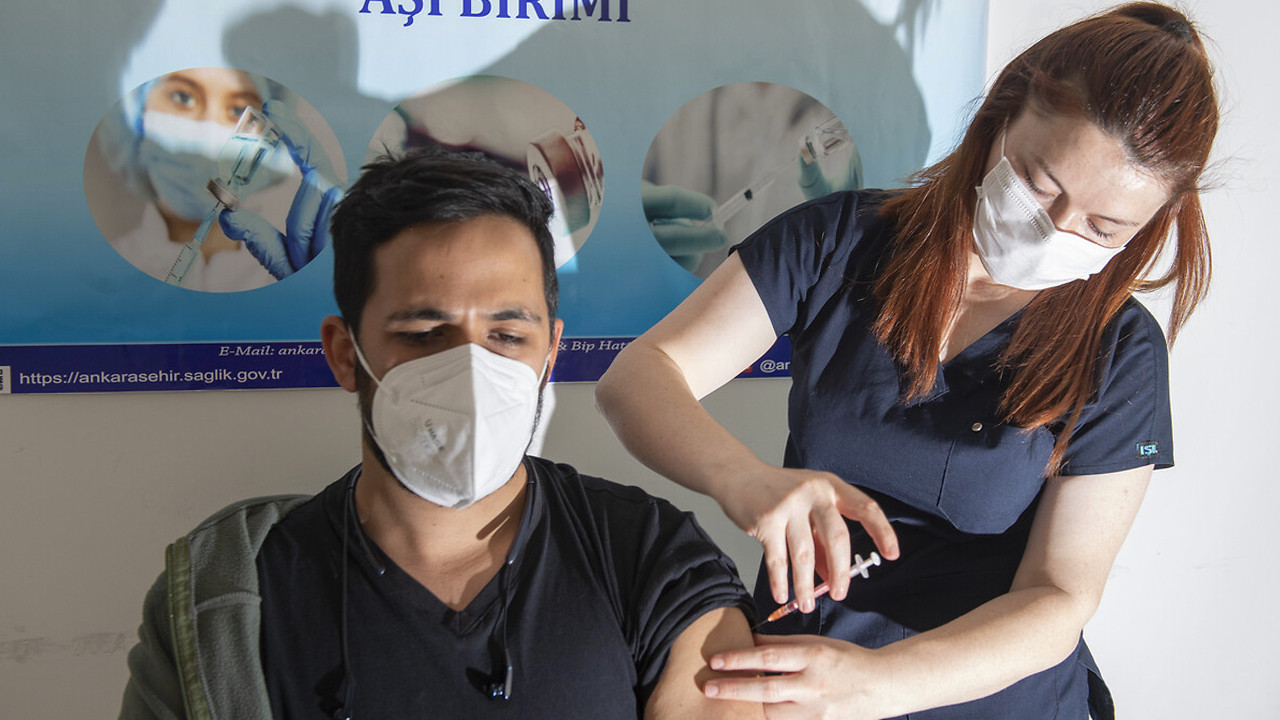 Türkiye'de kullanılan koronavirüs aşısı için flaş adım