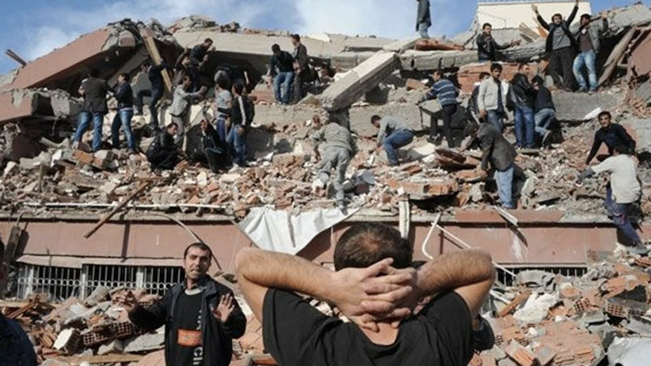 Van'daki depremde 10 kişiye mezar olmuştu... 24 taksitle para cezası verildi