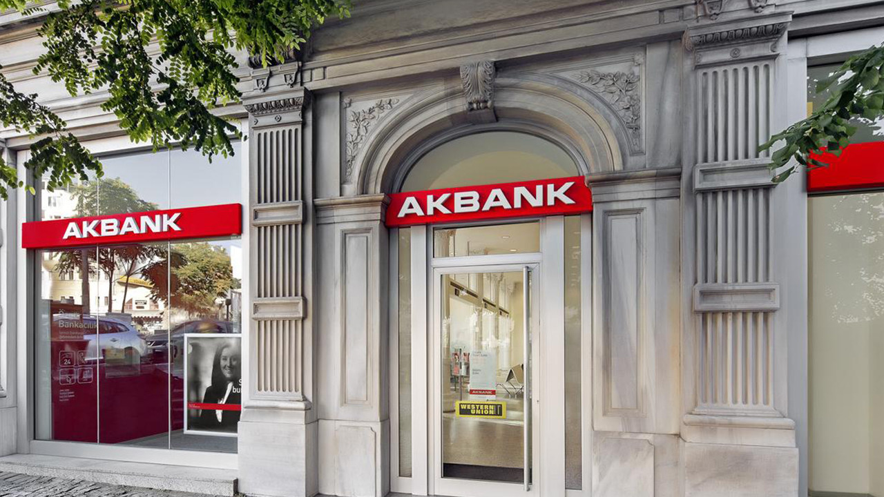 Akbank'ta neler oluyor? Akbank mobil hacklendi mi?