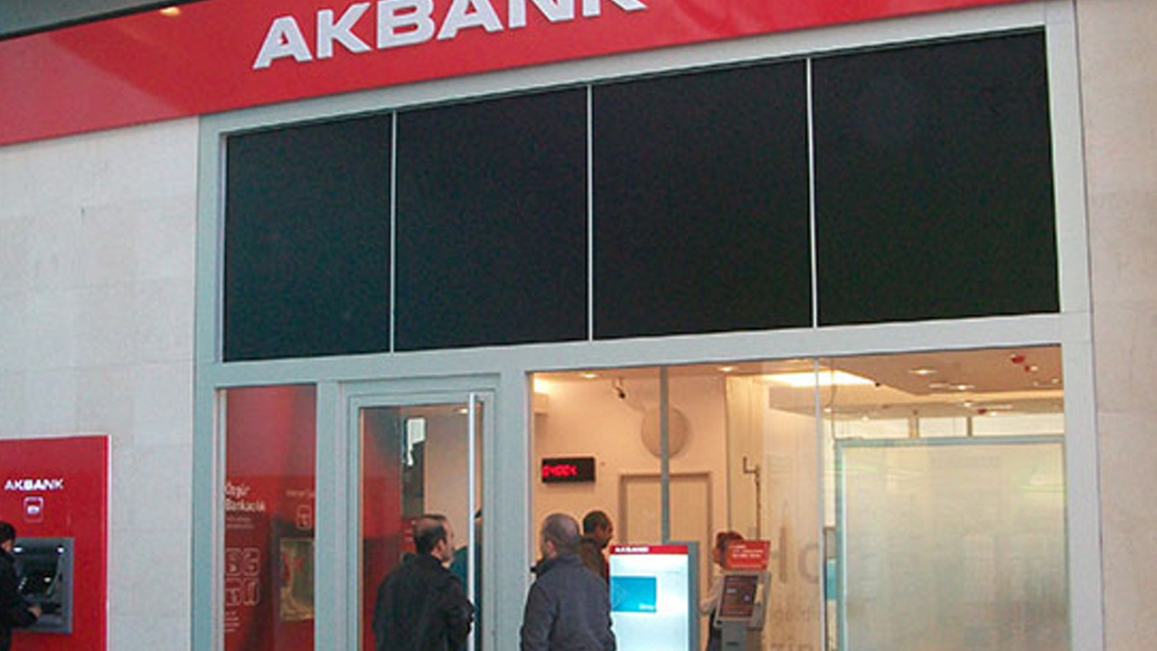 Akbank mobil neden açılmıyor? Akbank bankamatik ve kredi kartları neden çalışmıyor?