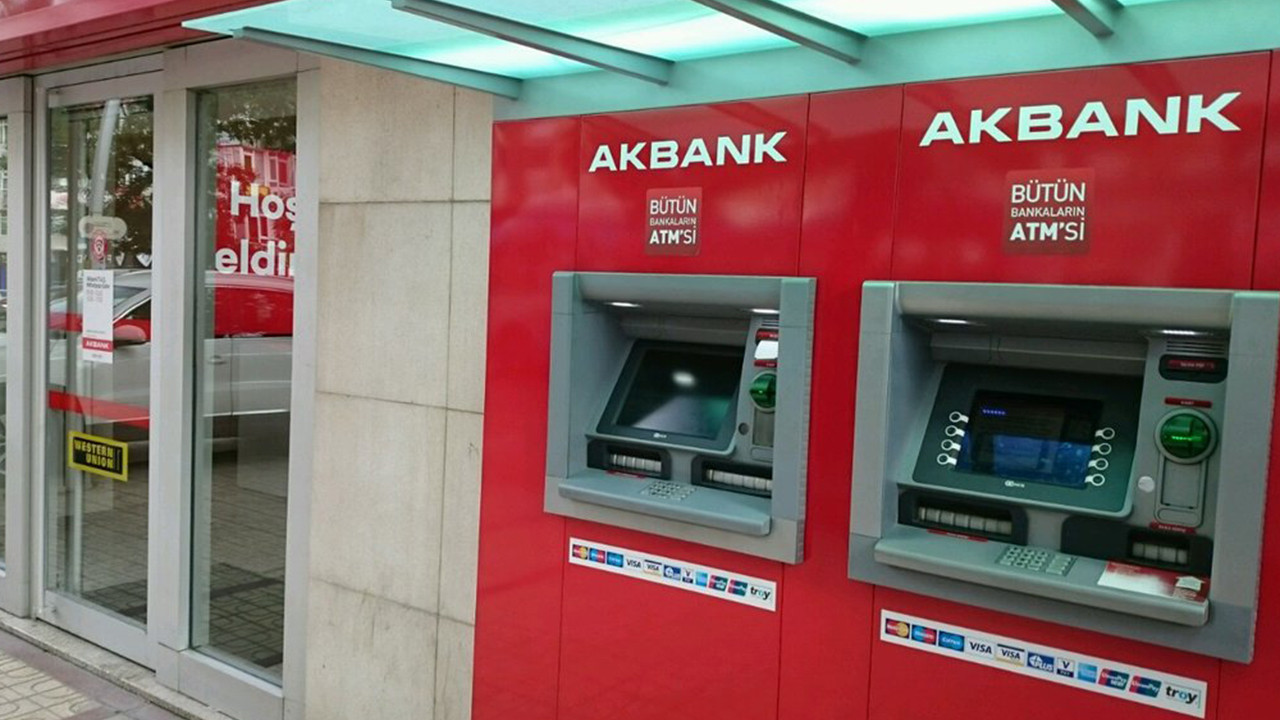 Akbank'taki kriz 48 saat sonra önemli ölçüde çözüldü: Günlük işlemler başladı!