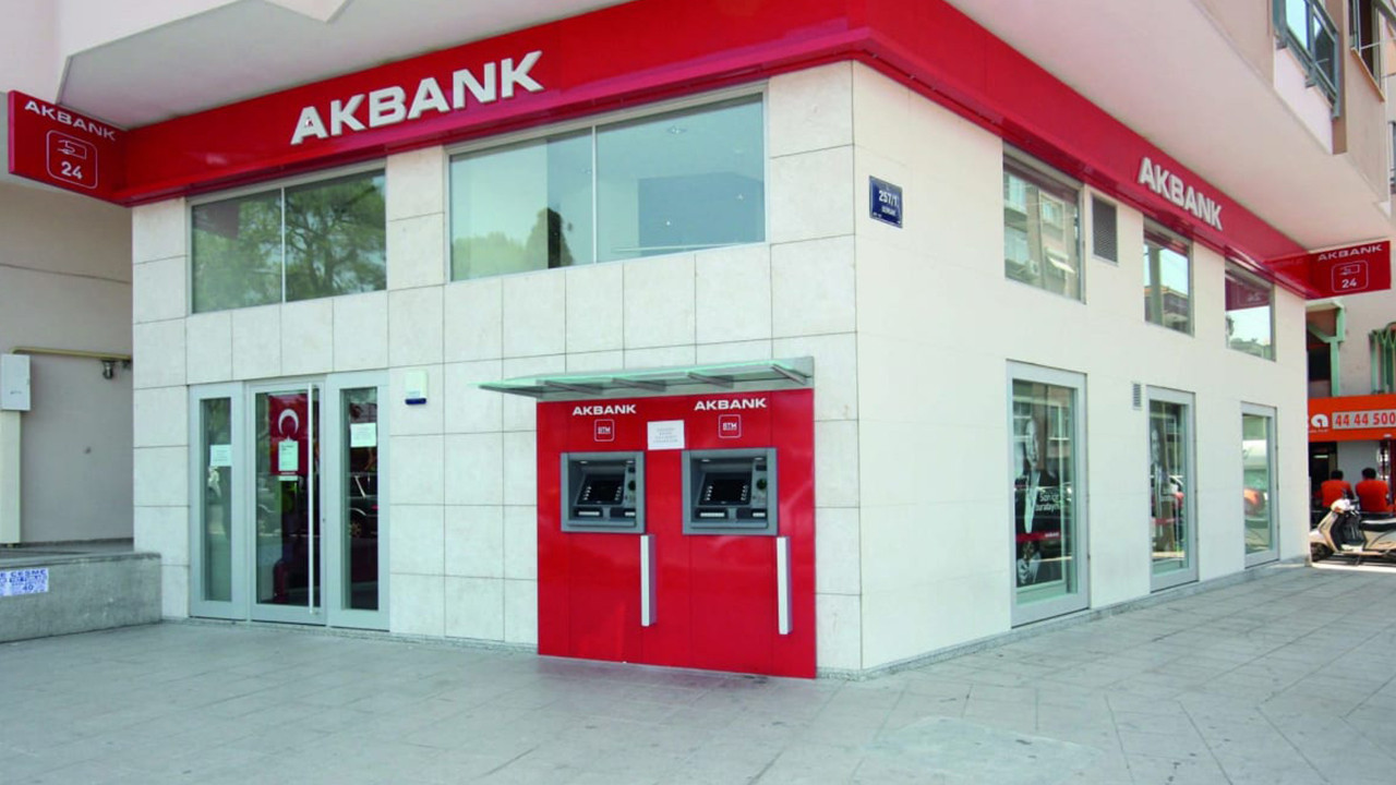 Akbank mobil çöktü mü? Akbank direkte neden girilmiyor, ATM'lerden para çekiliyor mu?