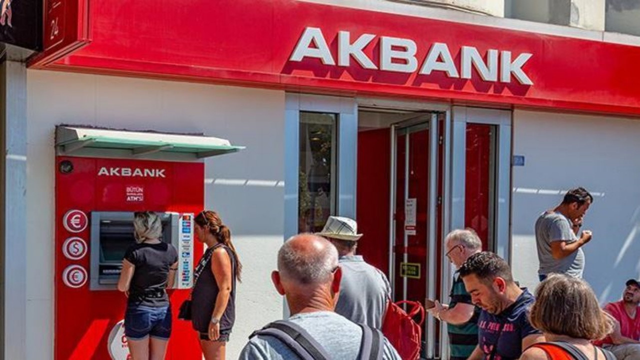 Dünya bankacılık tarihinde bir ilk: Akbank'ta sistem çökeli 32 saat oldu!