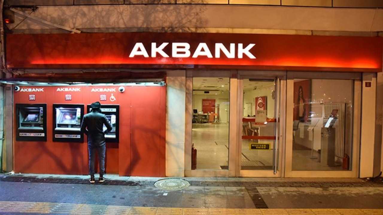 Akbank'tan kriz sonrası flaş değişiklik: 8-9 Temmuz arası kesintisiz hizmet verilecek!