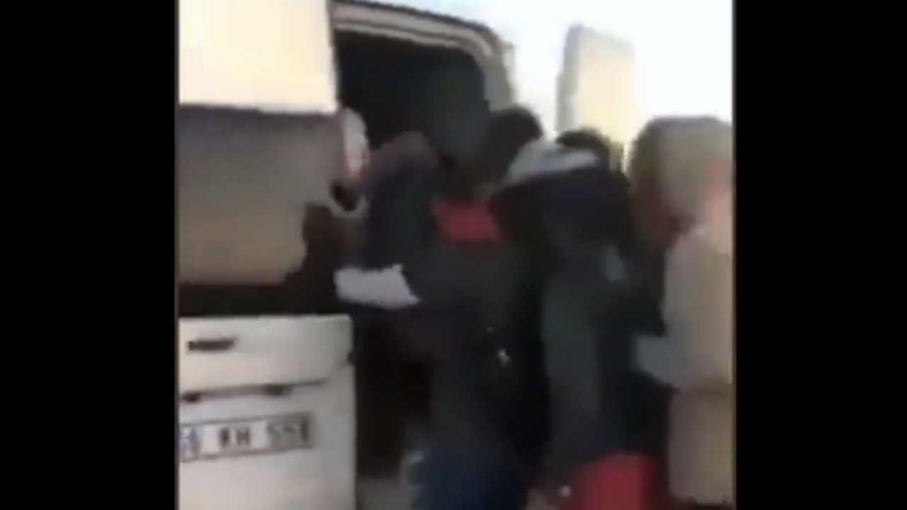 İran sınırından Türkiye'ye giren Afgan mülteciler kameralara takıldı!