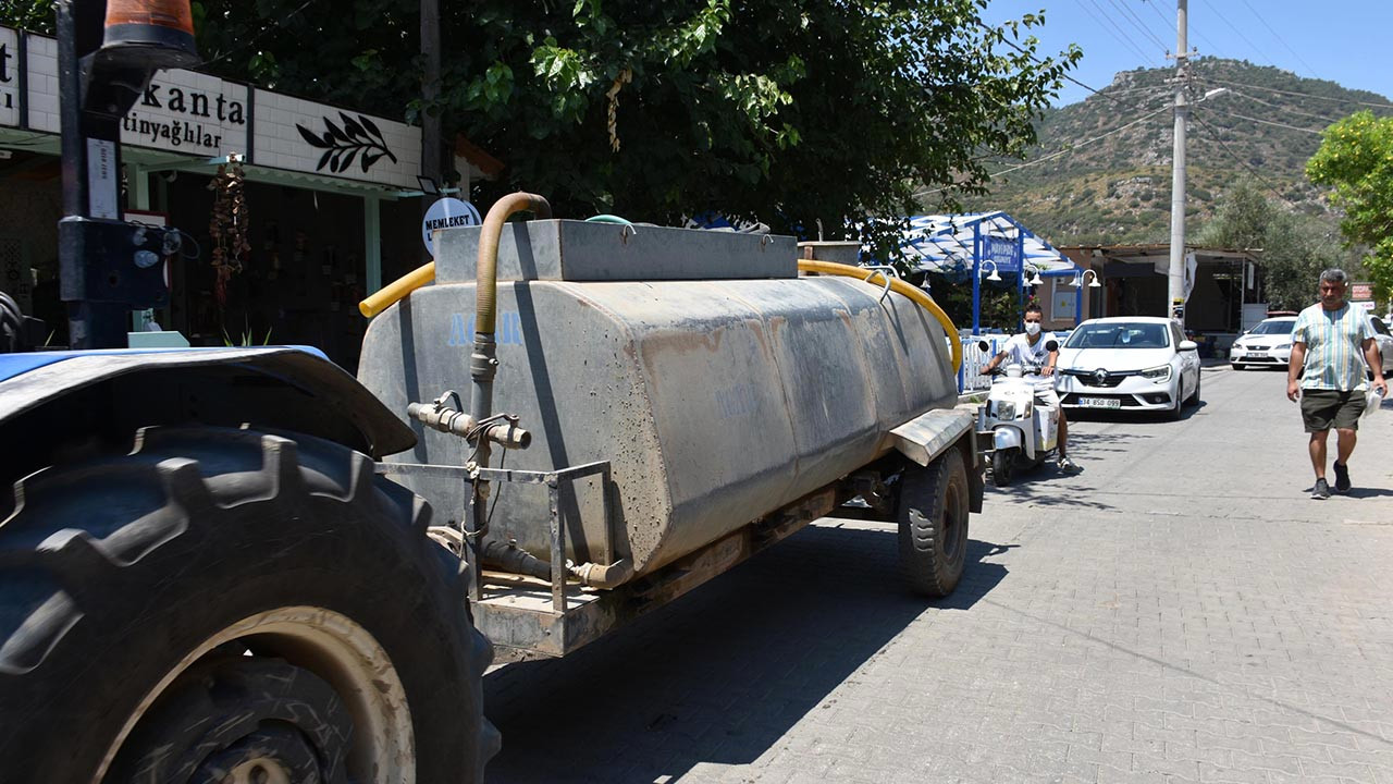 Su kesintileri vatandaşları canından bezdirdi! Tankerle su taşınıyor