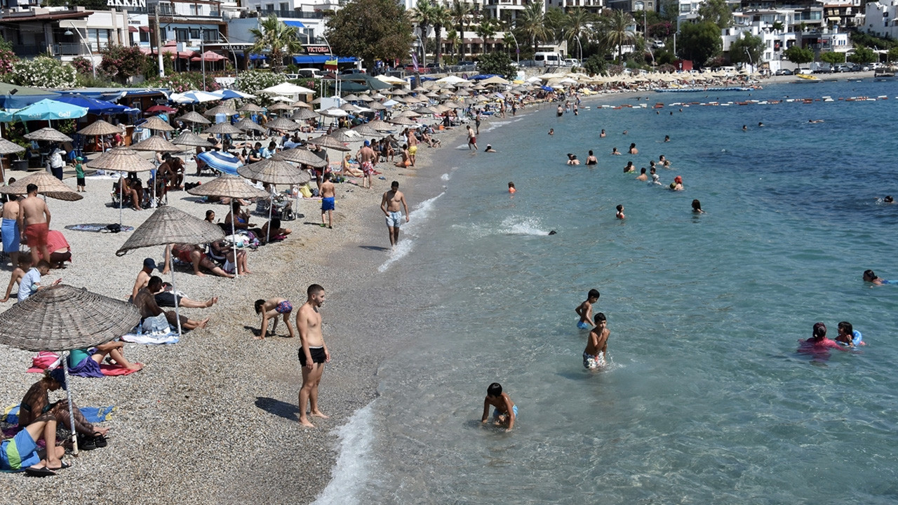 "CHP'li belediyeler sahilleri özel şirketlere bıraktı"
